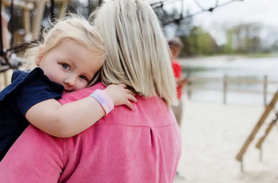 SOS armband BSO & kinderopvang | Veilig alternatief voor hesjes